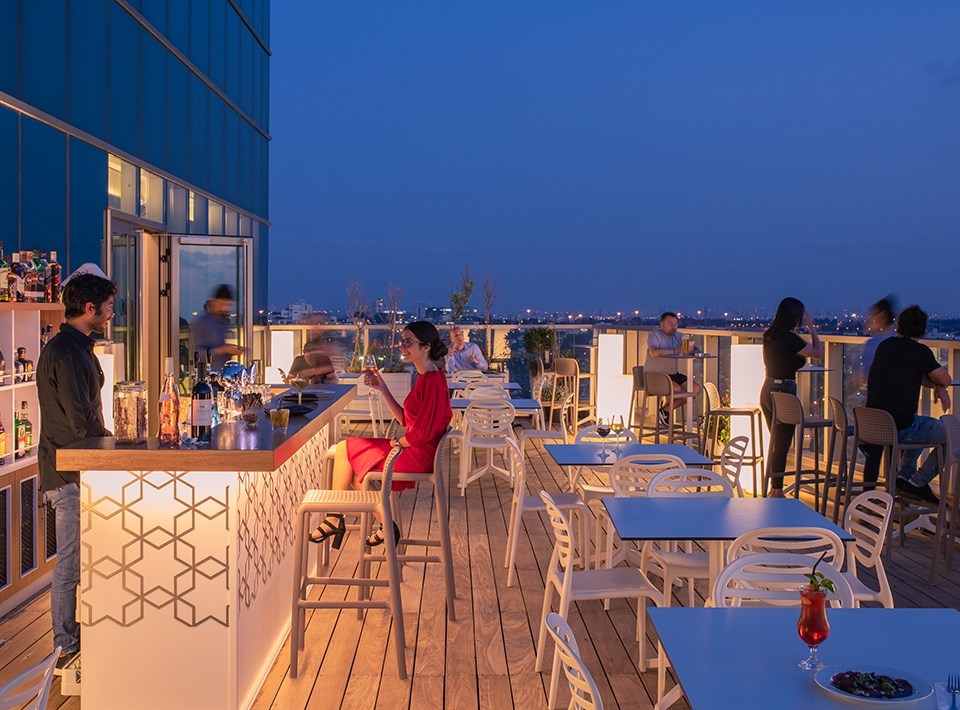 לאונג' בר | מלון פרימה מילניום 