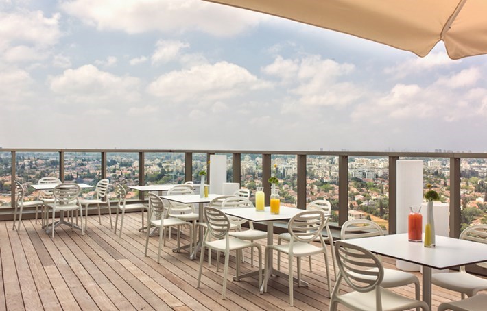 רופטופ בר רעננה על גג | מלון פרימה מילניום 